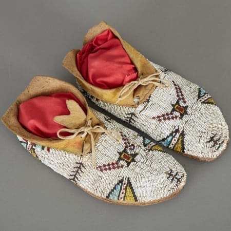 Lot 248: Cheyenne Beaded Moccasins Sinew Sewn ca. 1890 Fine and Decorative Arts of the Globe - Jan 19 2019 Asian Art