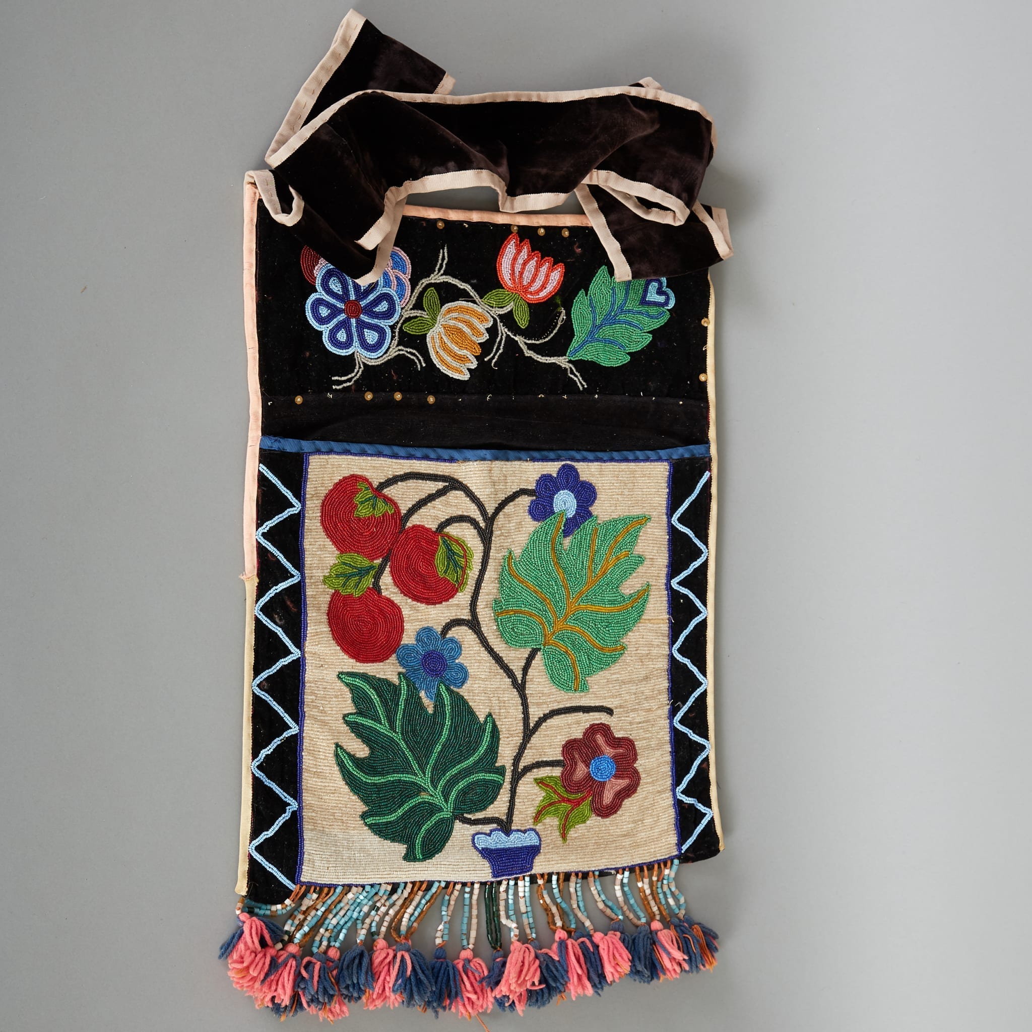 le_pho_banner 2 Ojibwe Bandolier Bag Early 20th c.