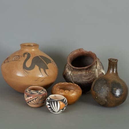 Lot 170: 6 Native American Pots Pueblo Hopi Apache Fine and Decorative Arts of the Globe - Jan 19 2019 Dale Chihuly