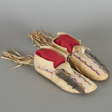 Lot 244: Kiowa Beaded Moccasins Sinew Sewn Fine and Decorative Arts of the Globe - Jan 19 2019 Asian Art