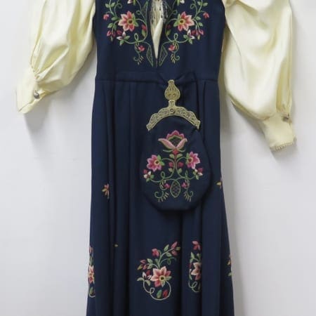 Lot 091: Vintage Norwegian Bunad  Folk Dress with Solje Brooch Fine and Decorative Arts of the Globe - Jan 19 2019 Art of World