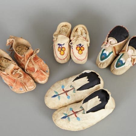 Lot 241: 4 Pairs Beaded Children’s Moccasins Santee Sioux Ojibwe Delaware Fine and Decorative Arts of the Globe - Jan 19 2019 Asian Art