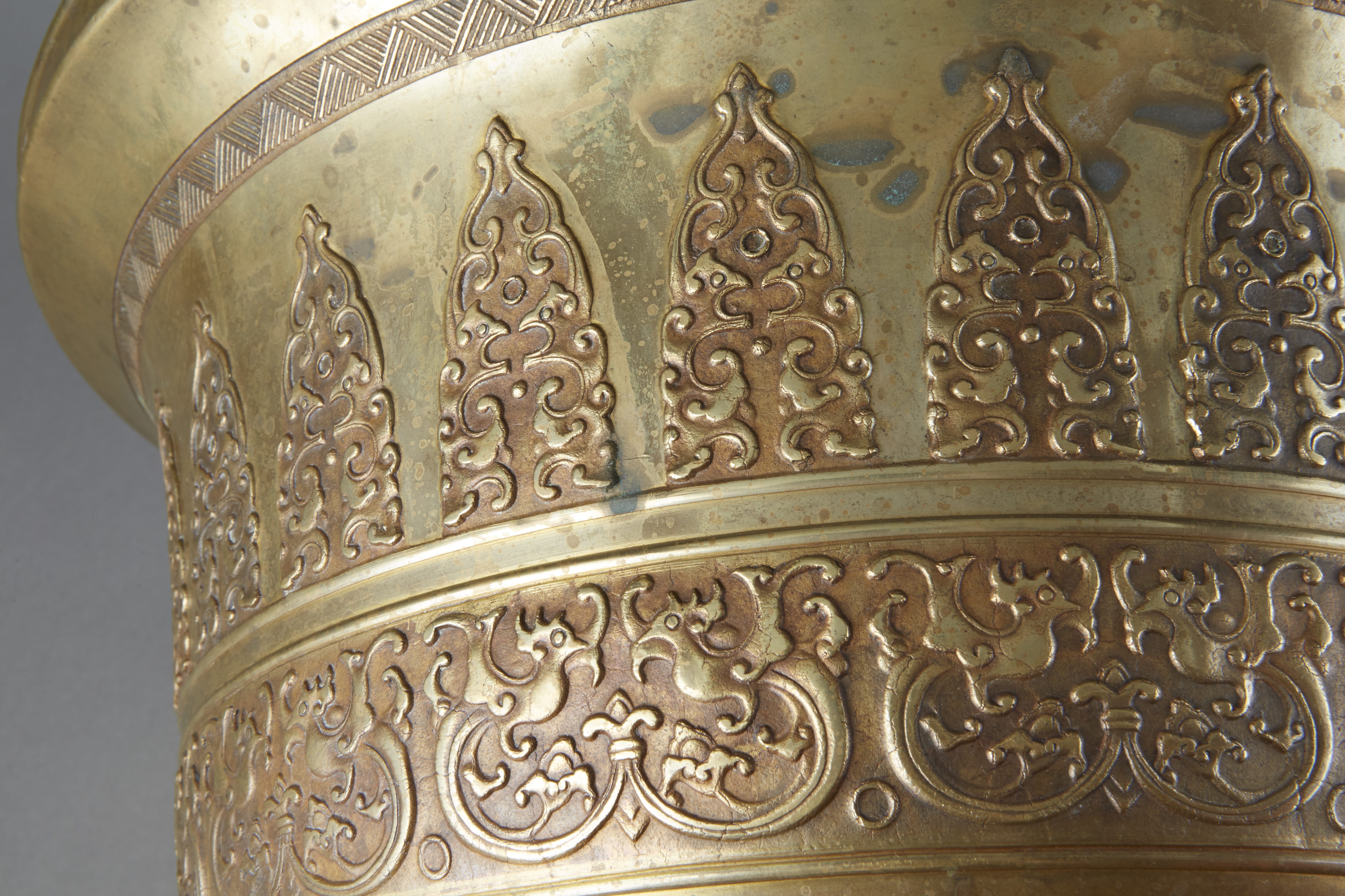 Lot 007: 20th century Chinese Cast bronze Planter - Fantastic Quality