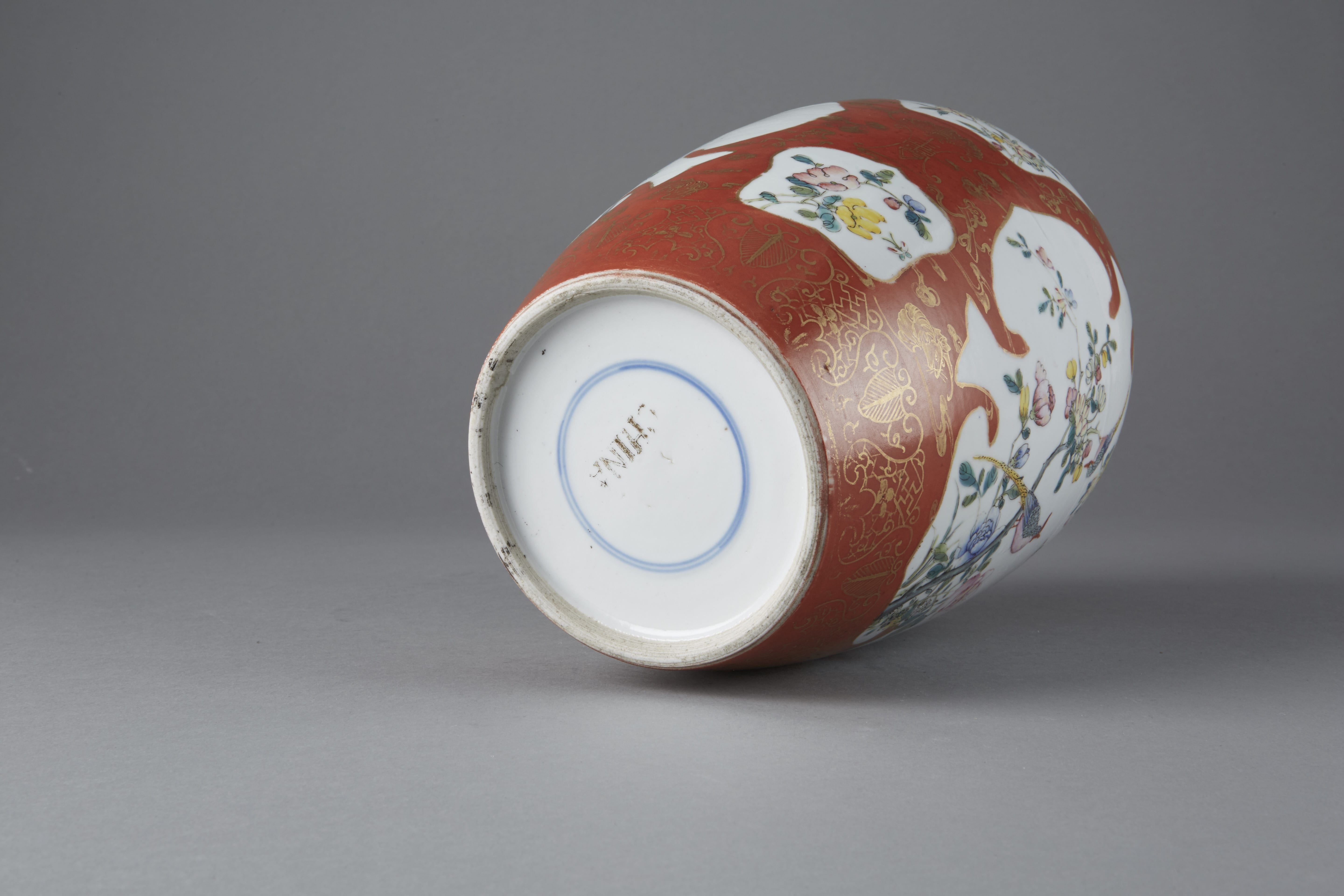 Lot 062: Chinese Guangxu Period famille rose coral ground Porcelain Ginger Jar and lid