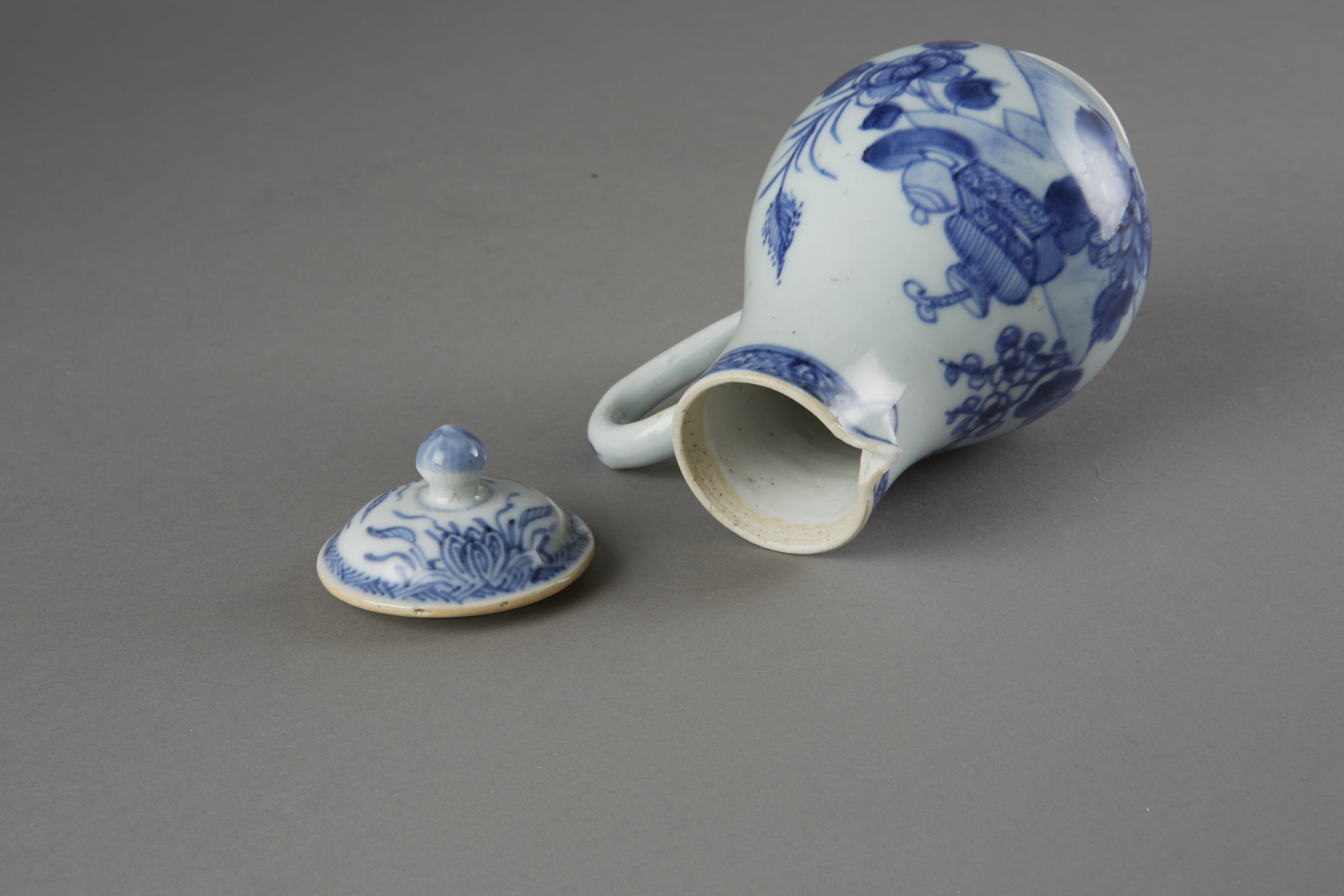 Lot 085: Chinese 18th Century Kangxi Blue and White Export Porcelain Creamer with Lid