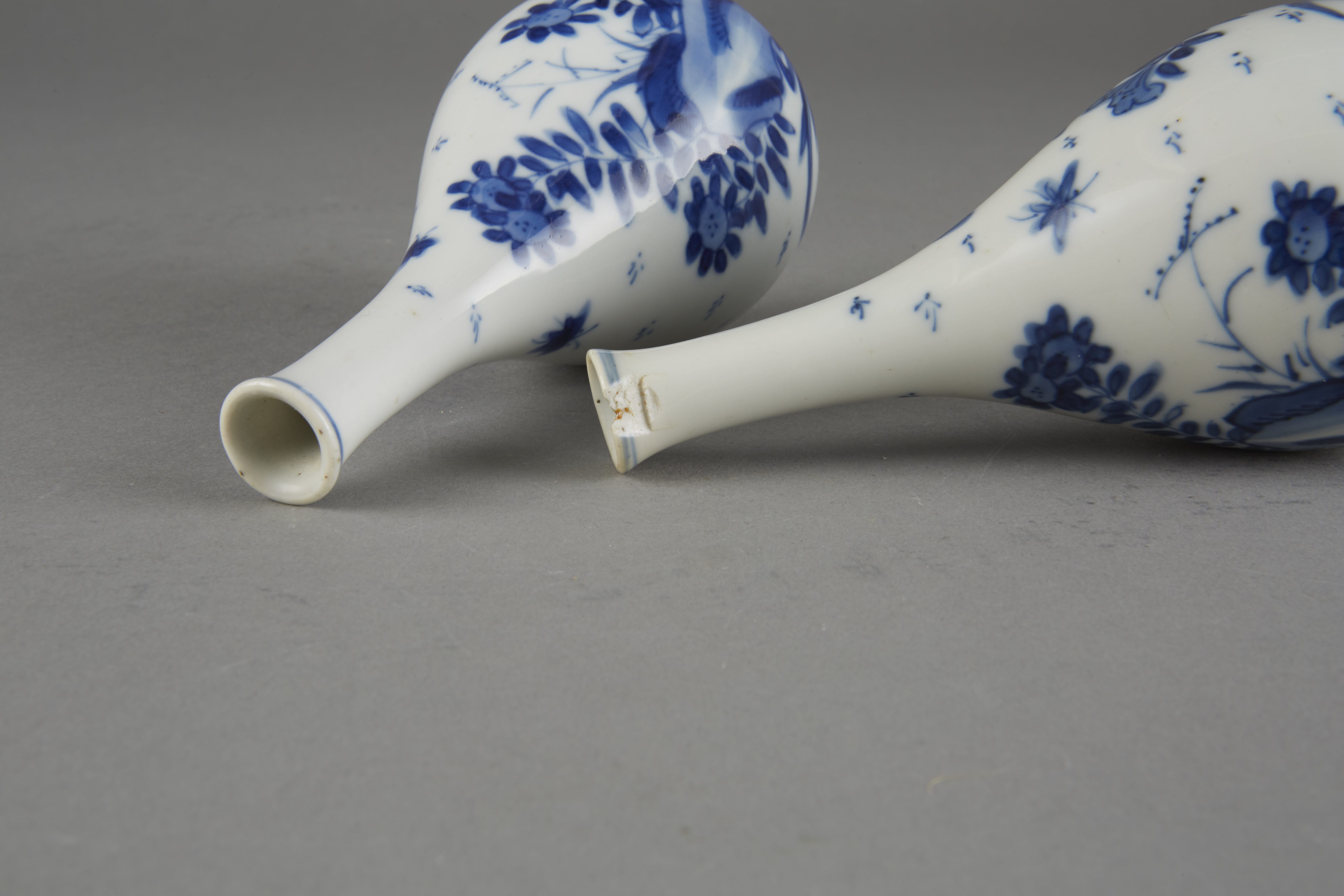 Lot 091: Chinese 18th Century Kangxi Blue and White Export Porcelain Pair of Stem or Bud Vases