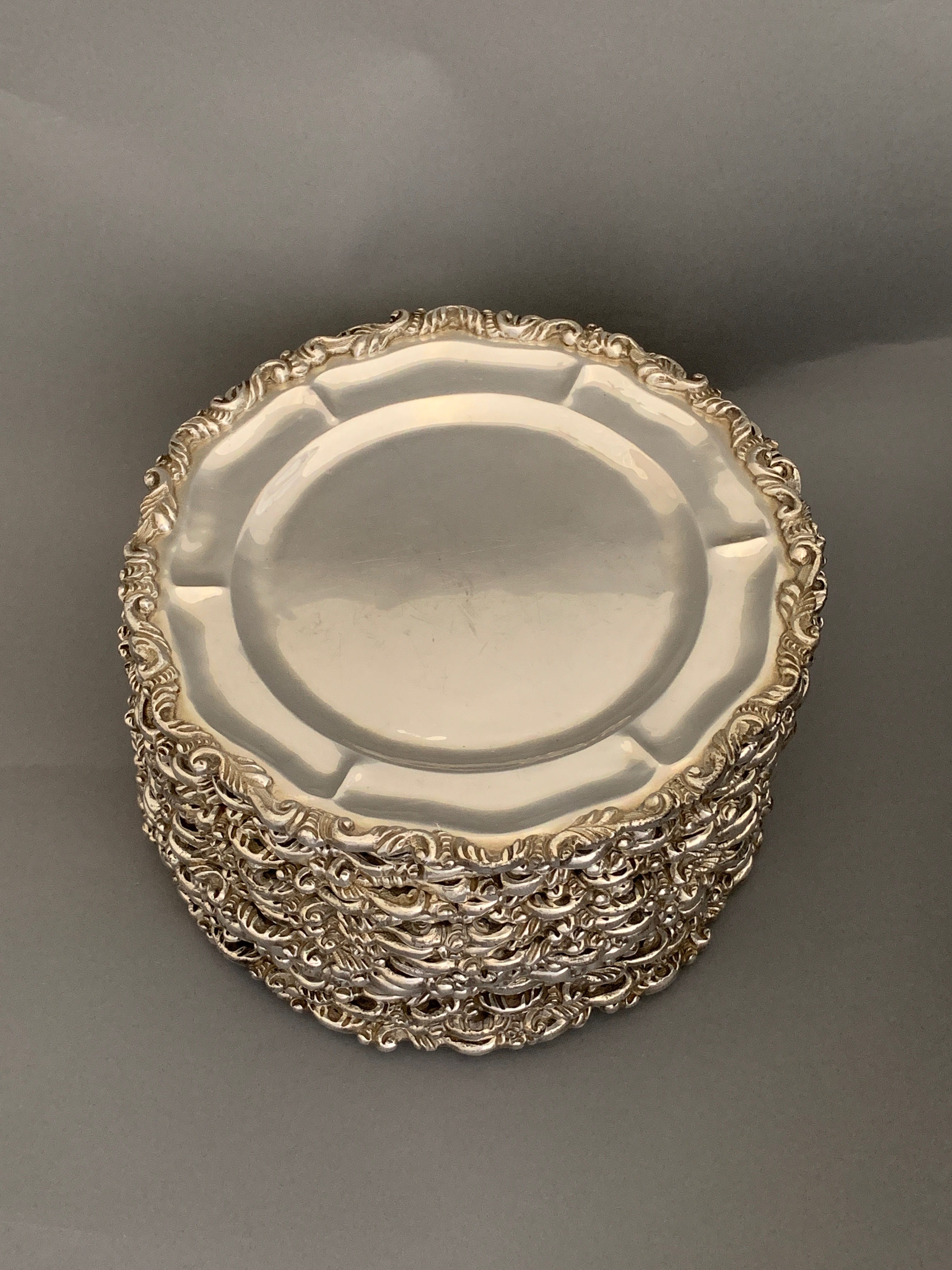 Lot 128: Set 16 Wallace Sterling Silver Plates Louvre