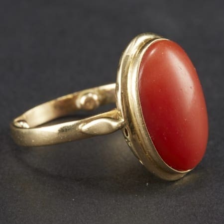 Lot 025: Gold and Coral Ring Asian Art and Decorative Art (Day Two) - Sep 29 2018 Asian Art