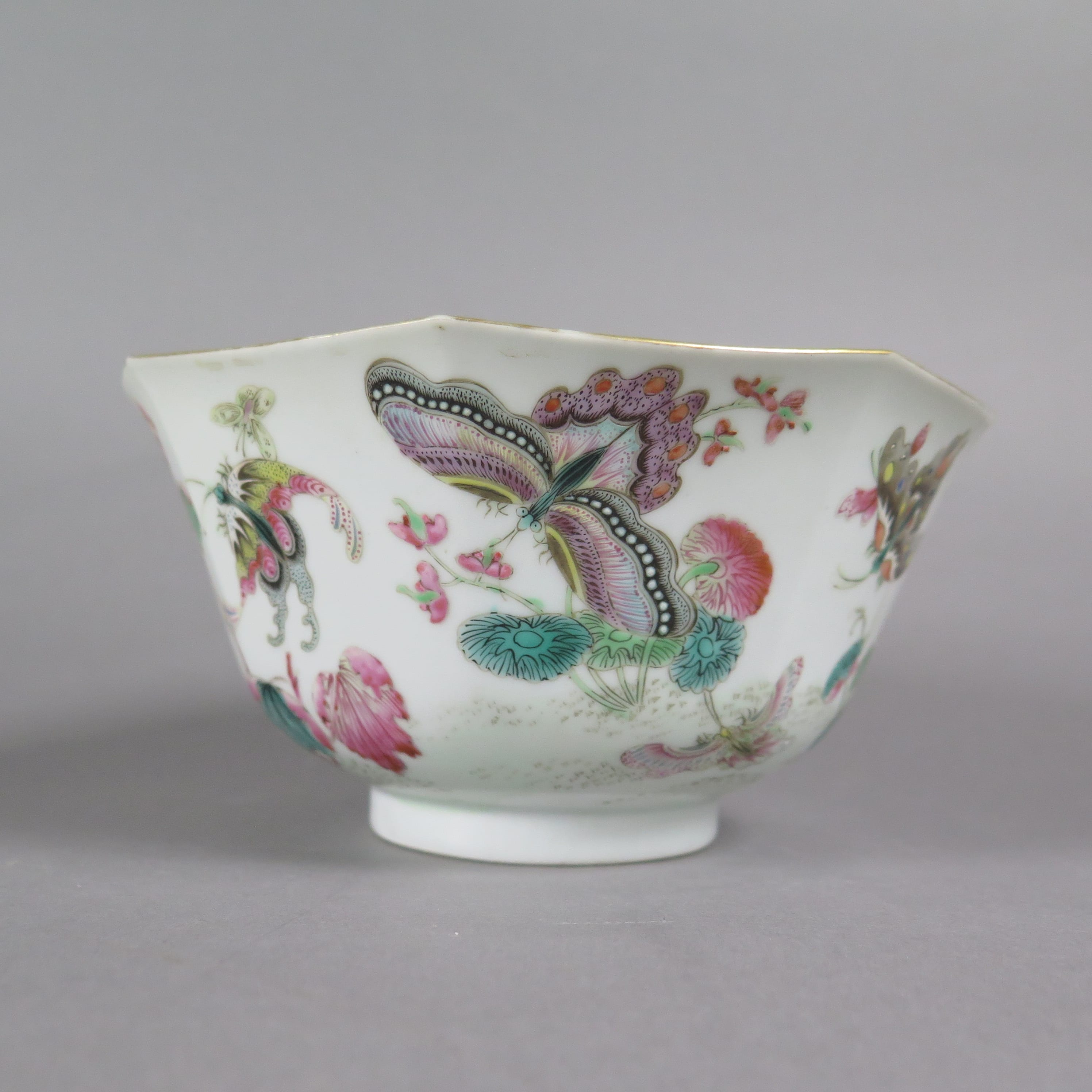 Lot 247: Chinese Republic Famille Rose Porcelain Bowl
