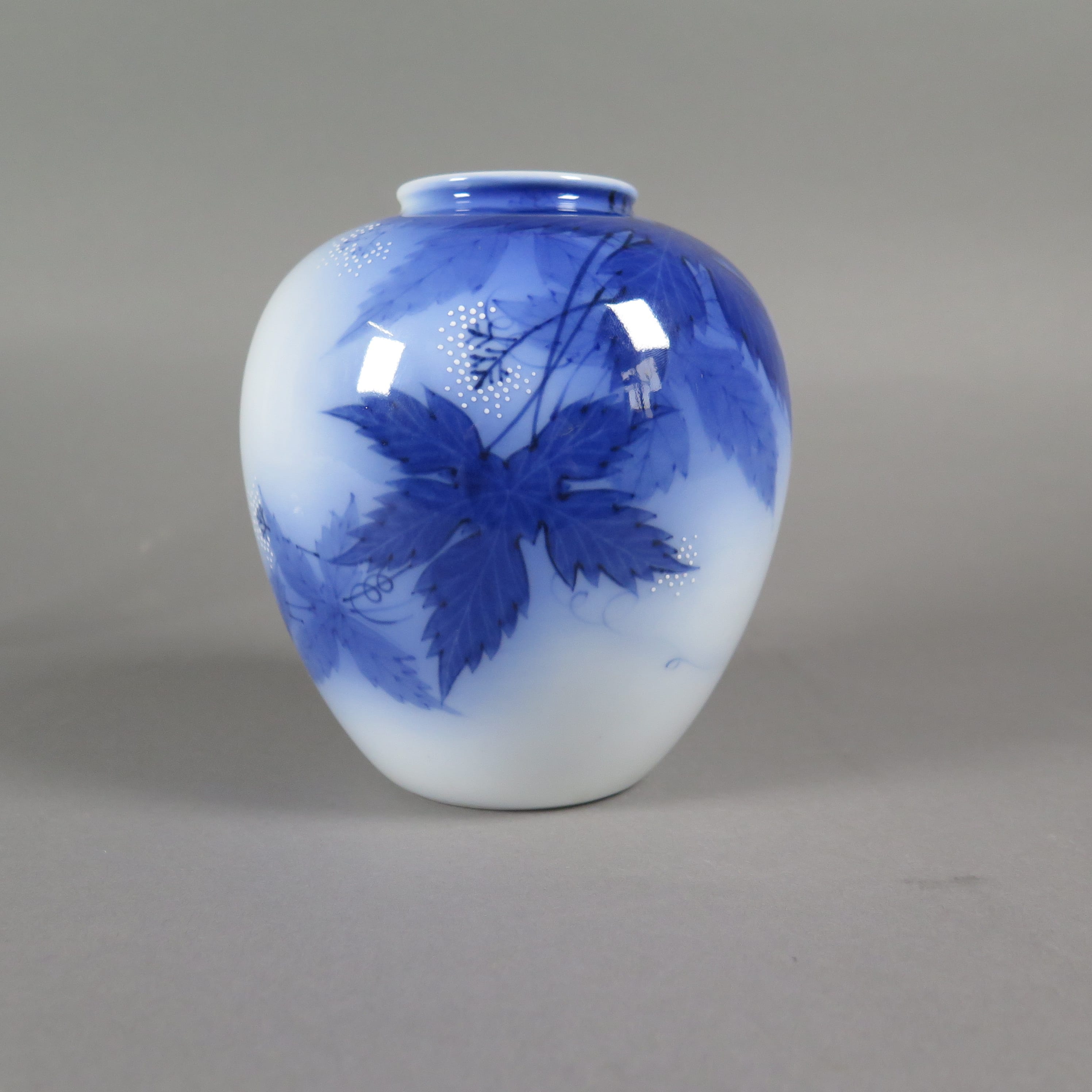 Lot 049: Koransha Japanese Porcelain Vase