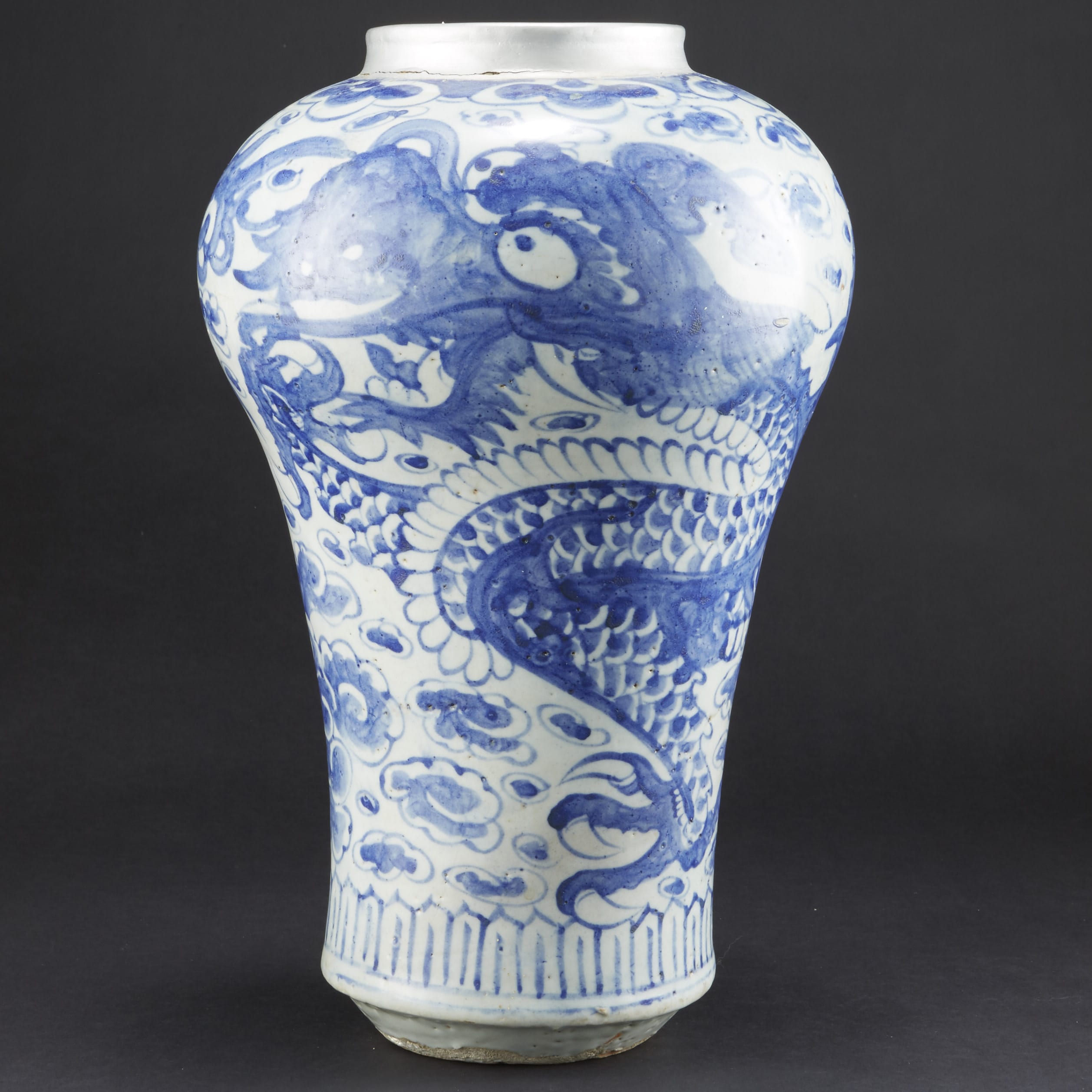 Lot 066: Joseon Dynasty Korean Dragon Vase