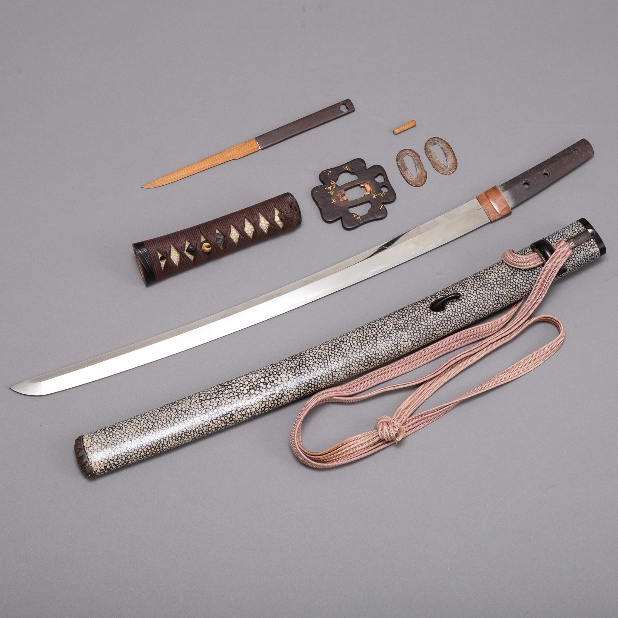 Lot 039: Japanese Wakizashi Sword Naminohira Yukiyasu