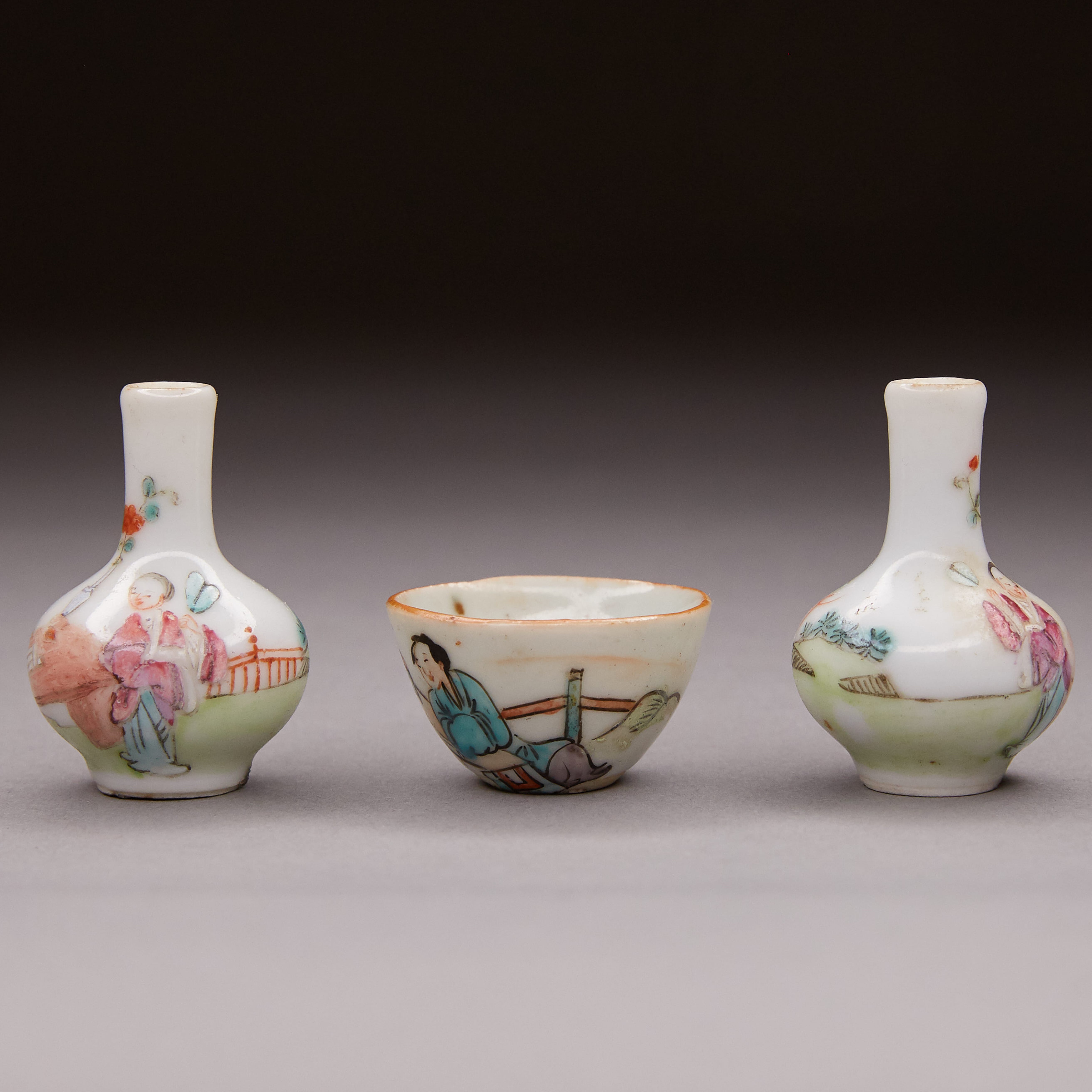 Lot 245: Grp:3 Late Qing Chinese Miniature Porcelain Objects