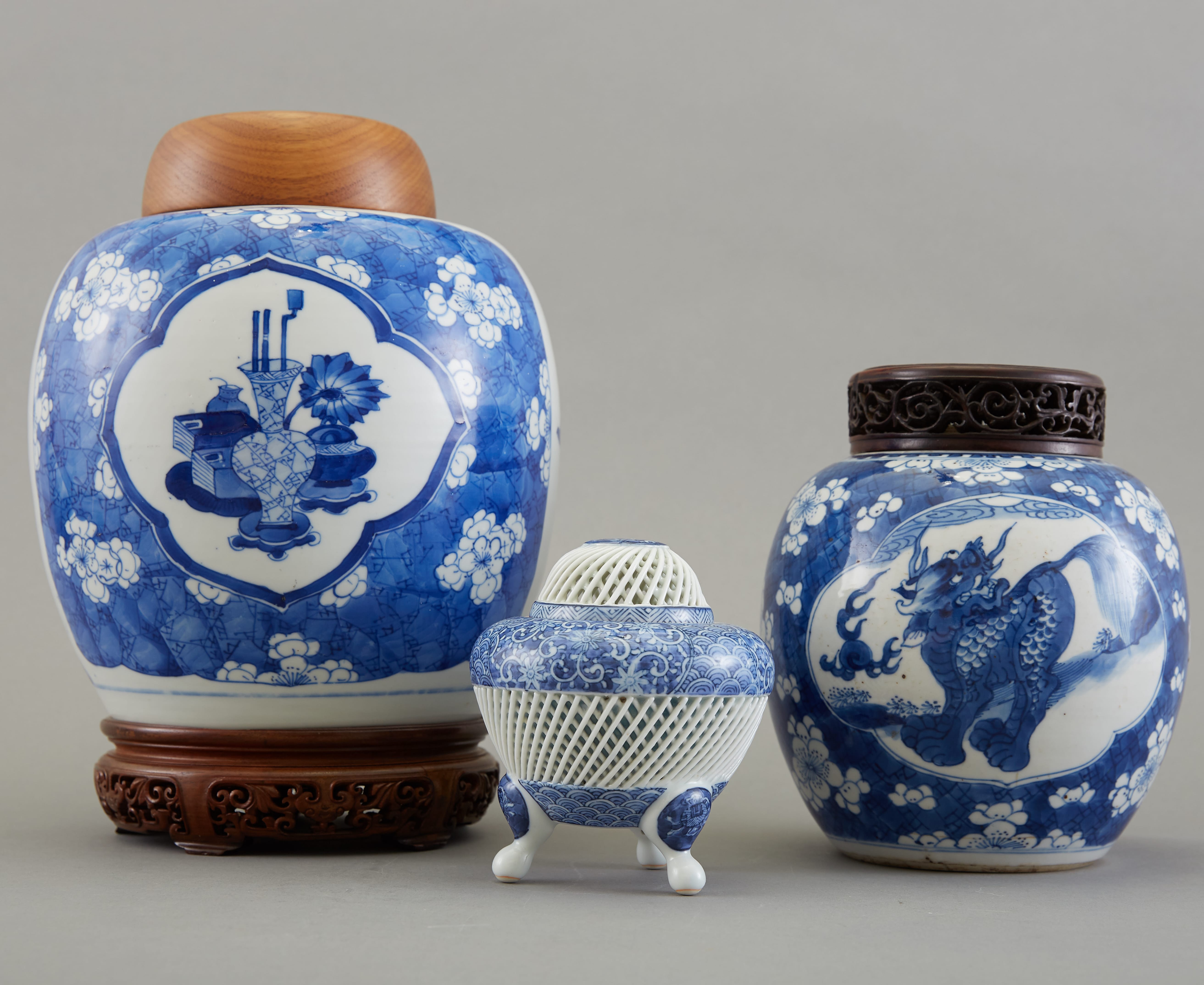 Lot 271: Group of 3 Pieces Chinese Blue and White Porcelain