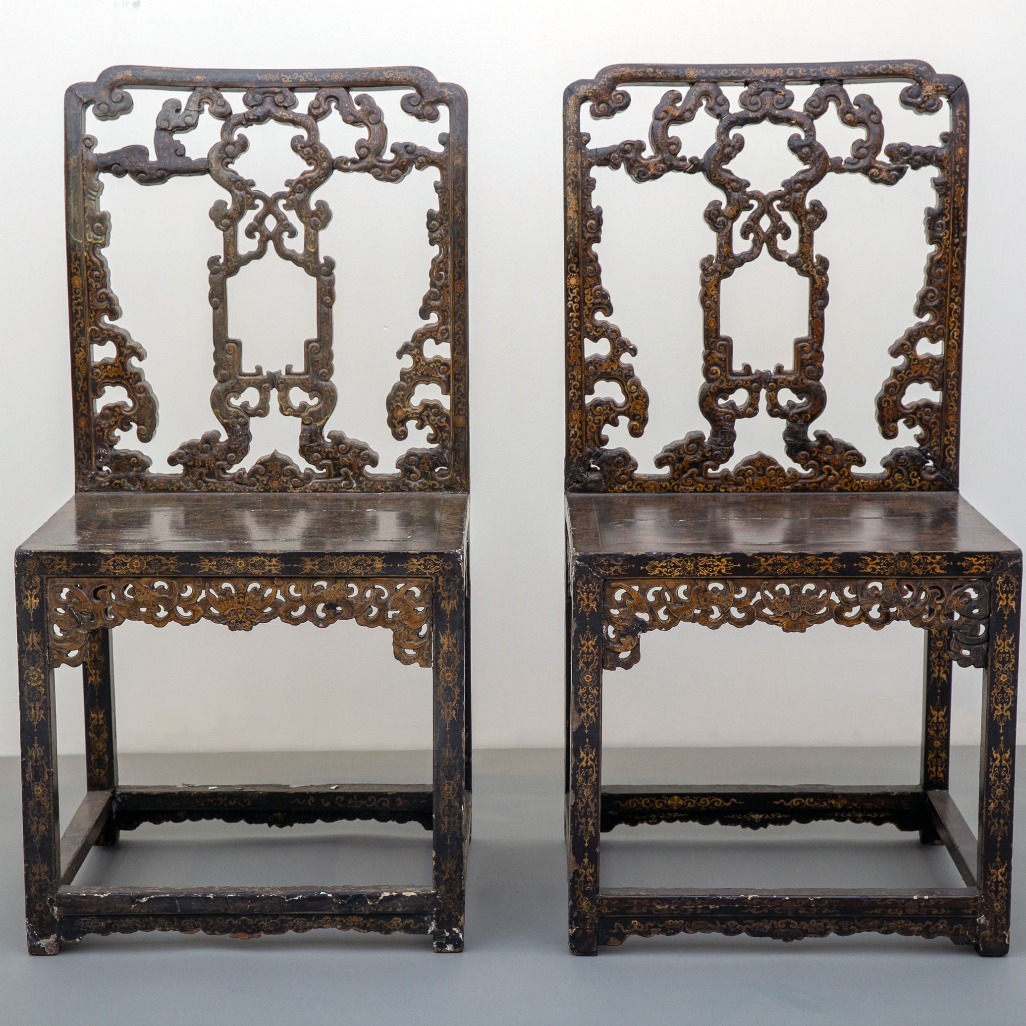 Lot 277: Pair of Qing Imperial Chinese Lacquered Chairs