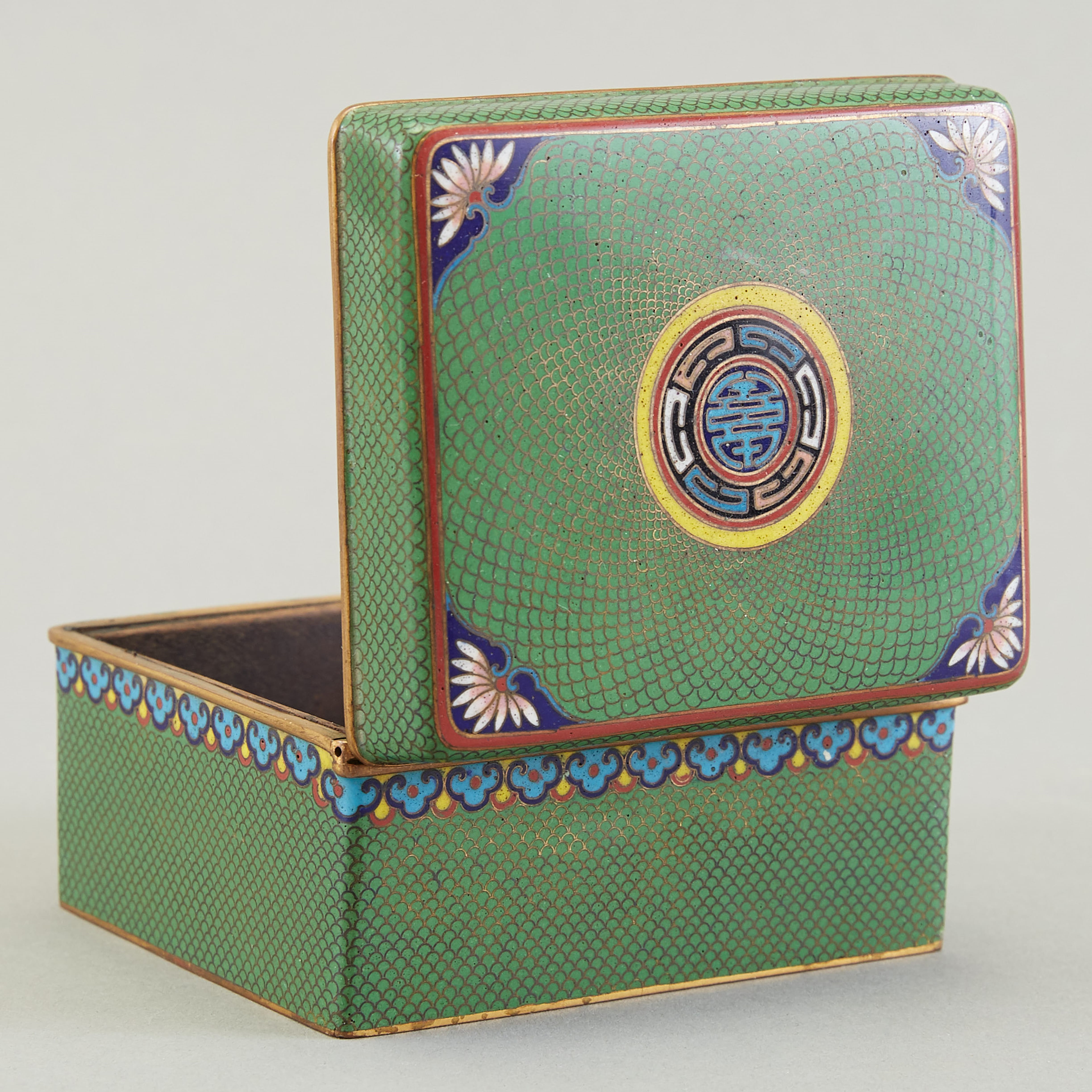 Lot 022: Japanese Meiji Cloisonne Box