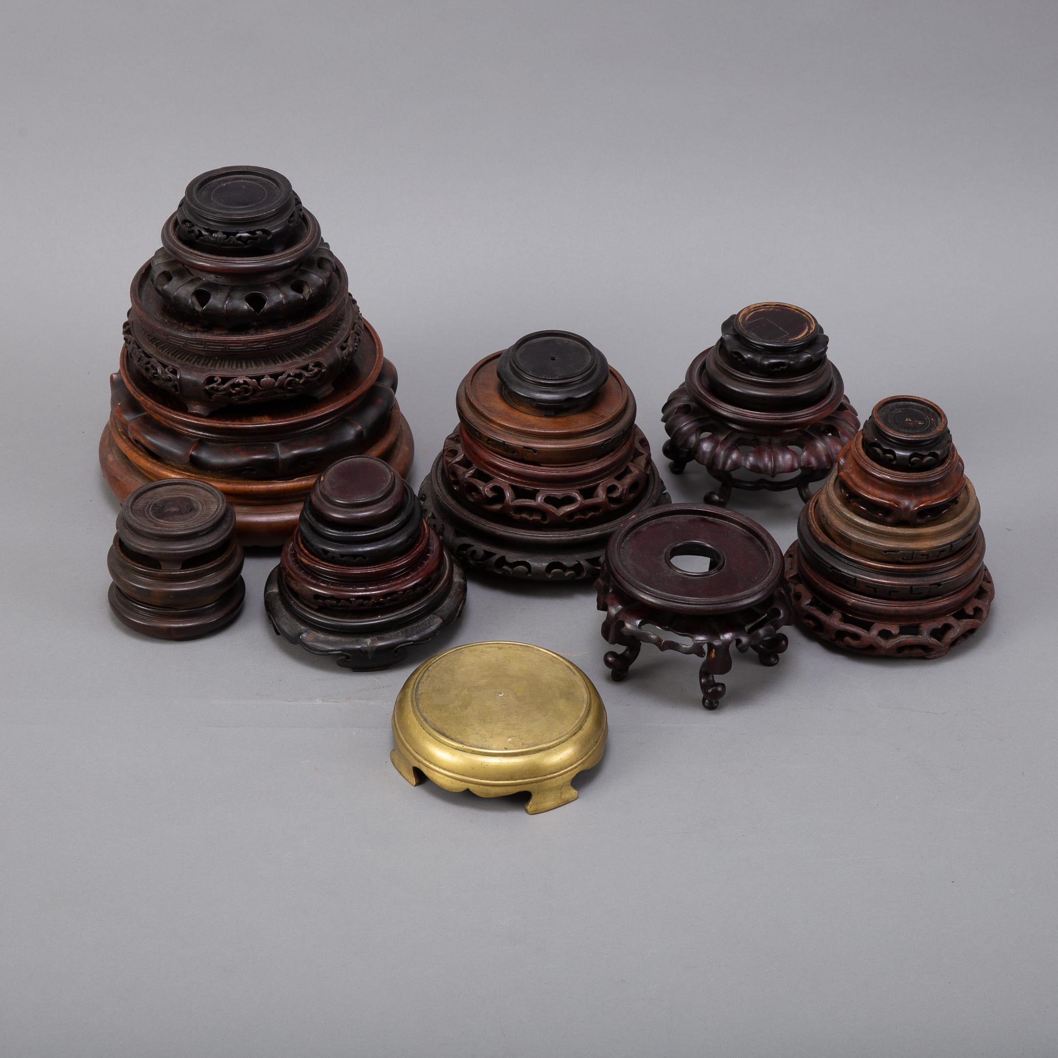 Lot 292: Grp:26 Chinese Vase and Bowl Wooden Stands