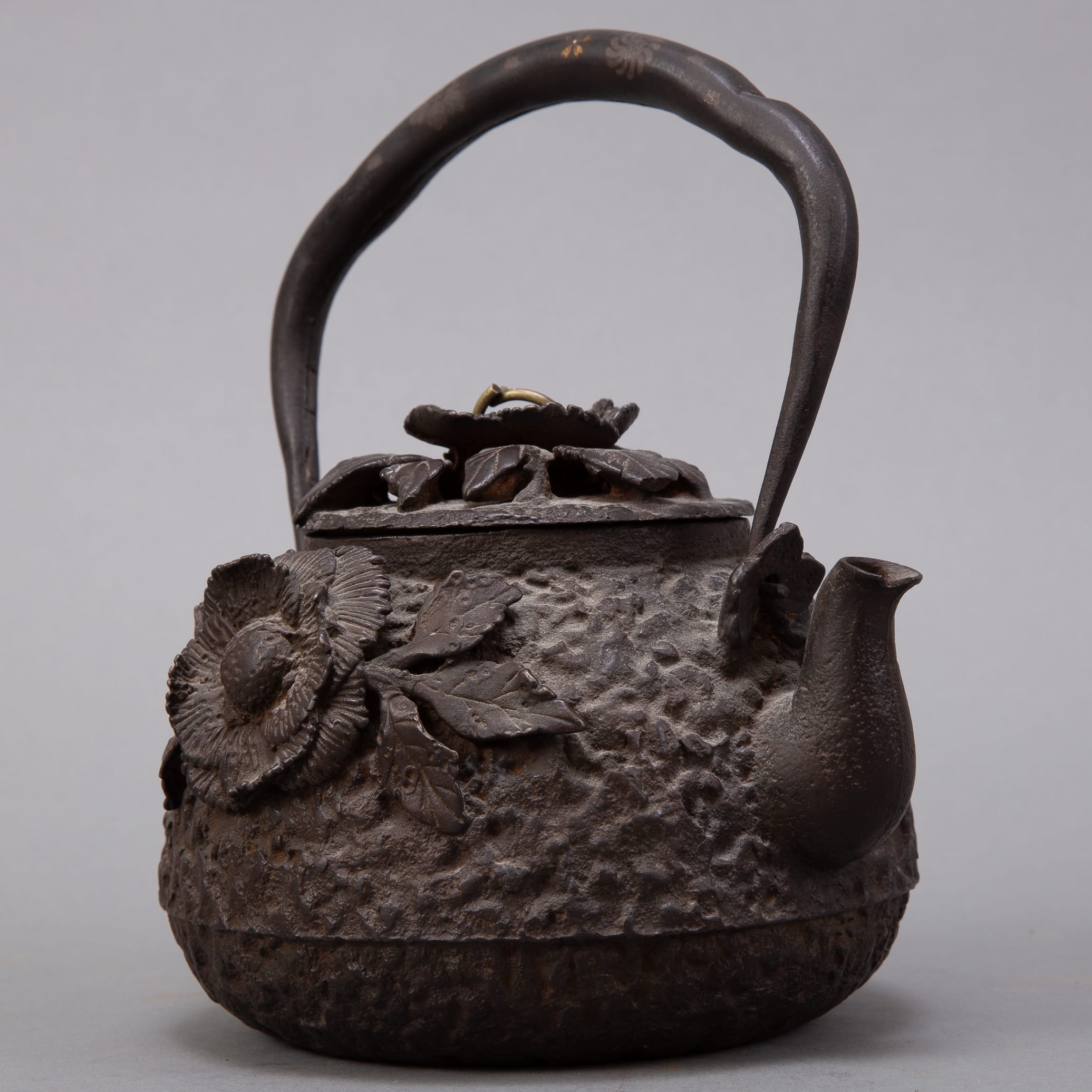 Lot 005: Japanese Meiji  Iron Kettle with Silver and Gold Inlay
