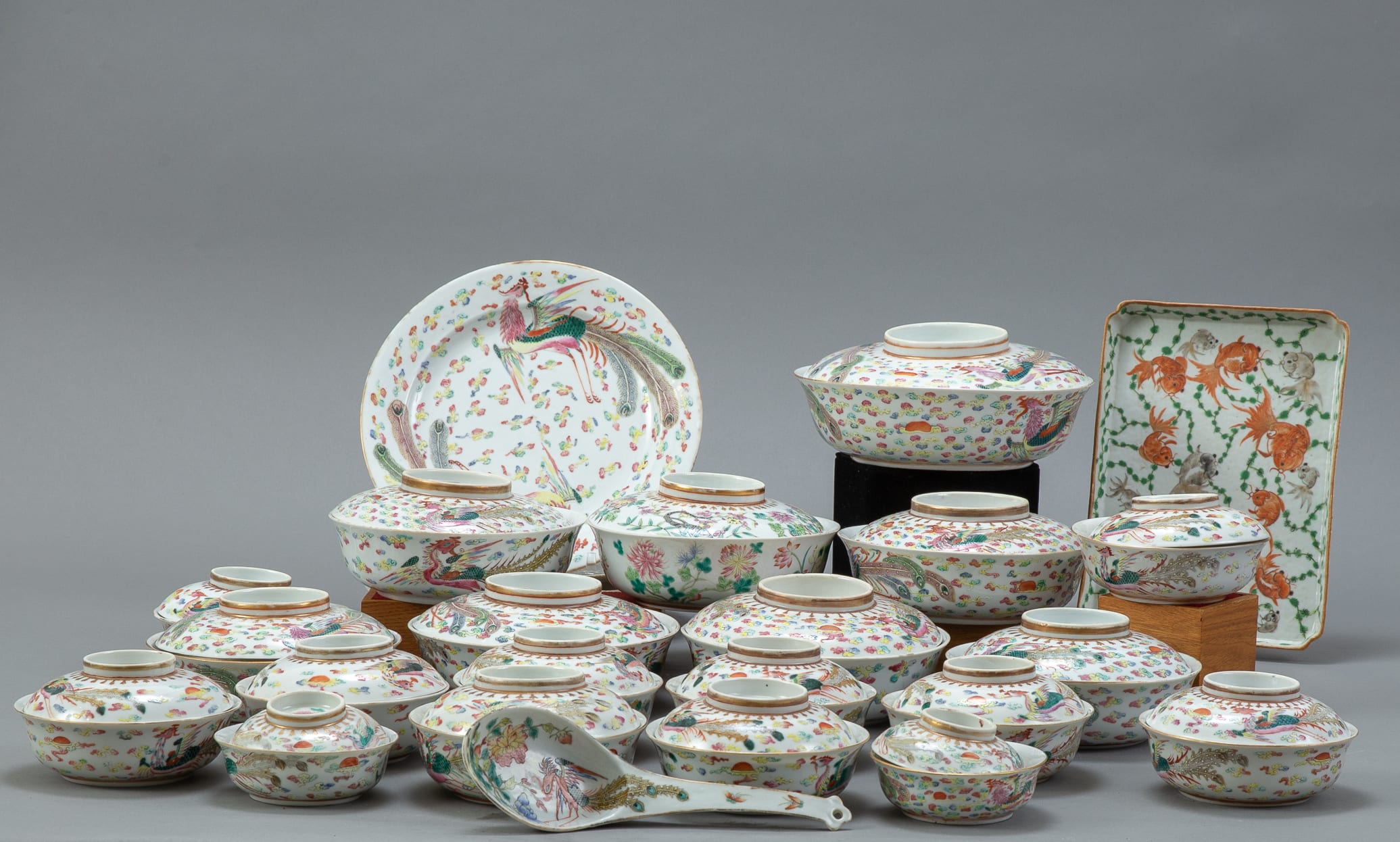 Lot 251: Chinese Guangxu Period Porcelain Dinner Set