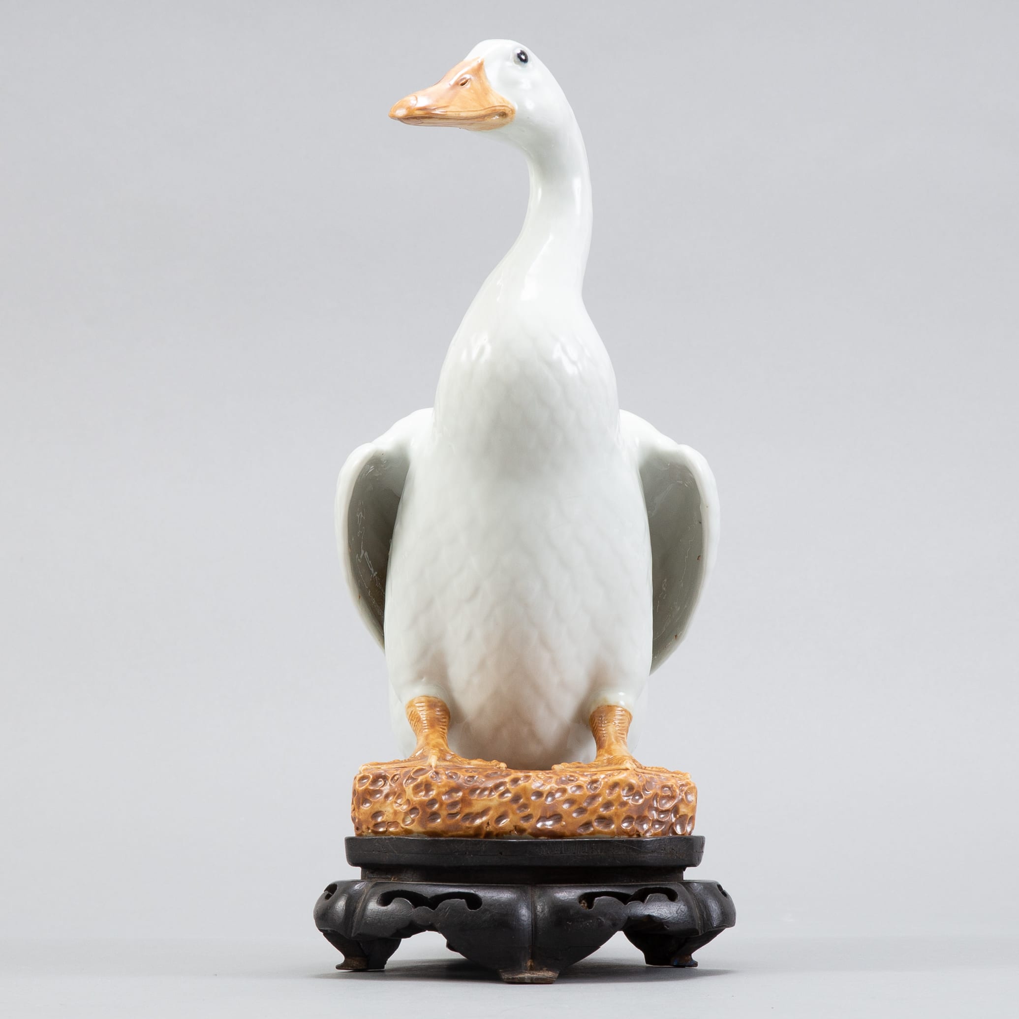 Lot 252: Chinese Export Porcelain Goose or Duck w/ Stand