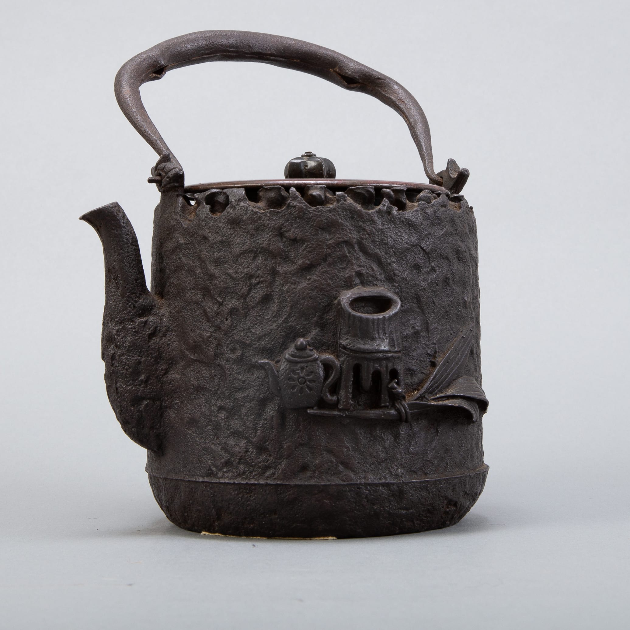 Lot 006: Meiji Japanese Iron Kettle Attributed to Ryubundo