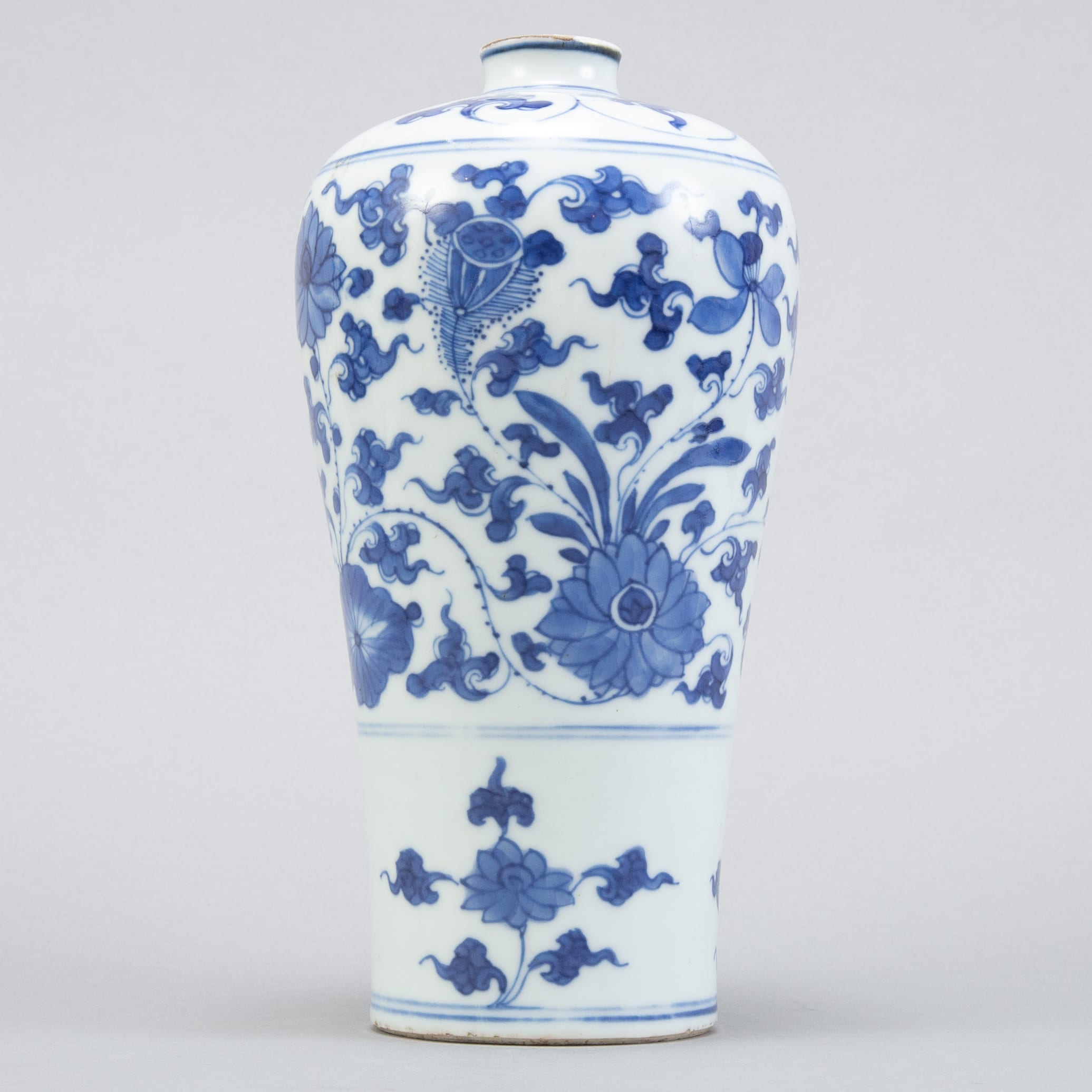 Lot 267: Chinese Kangxi  Porcelain Meiping Vase