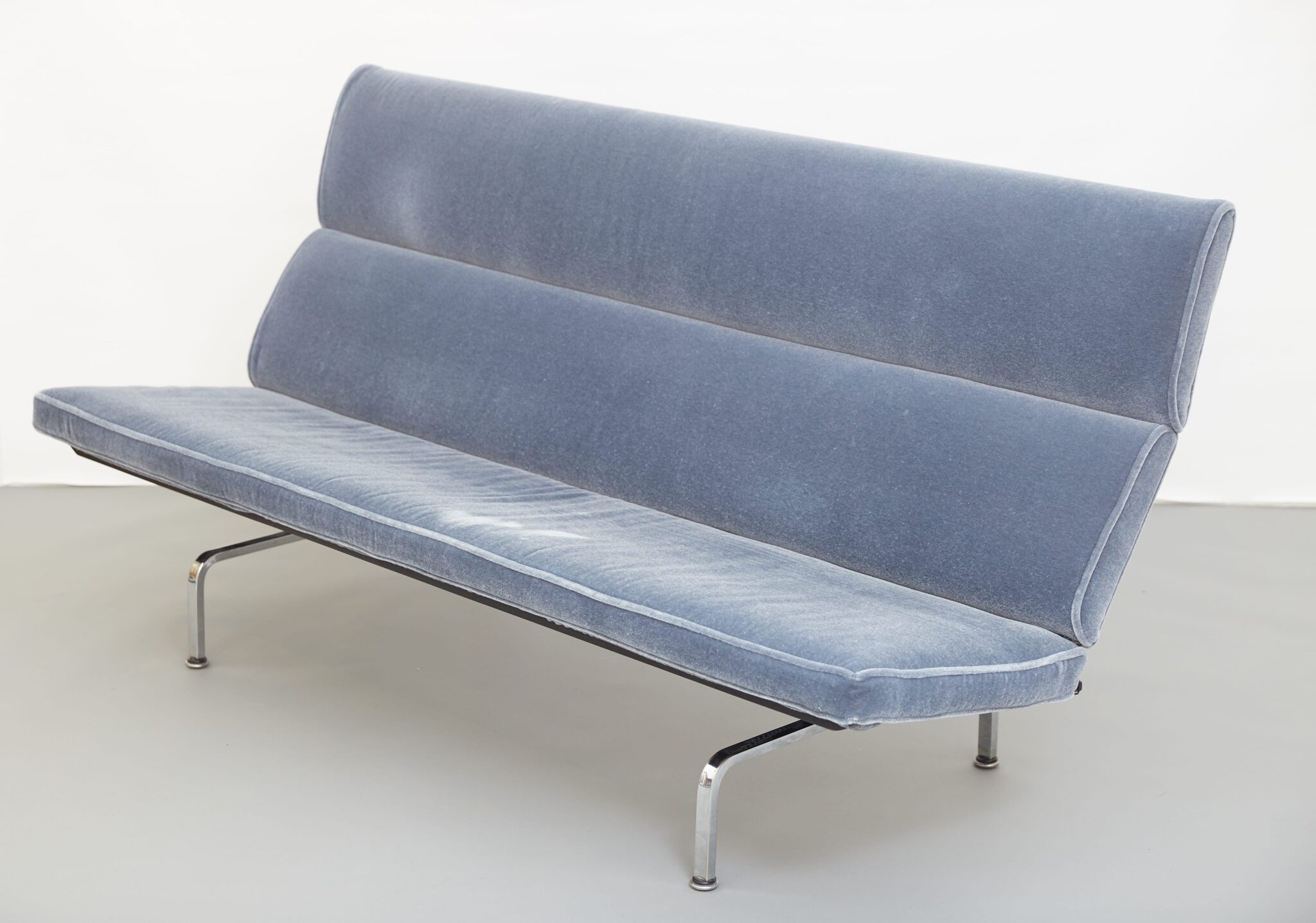 le_pho_banner 2 Eames for Herman Miller Sofa Compact
