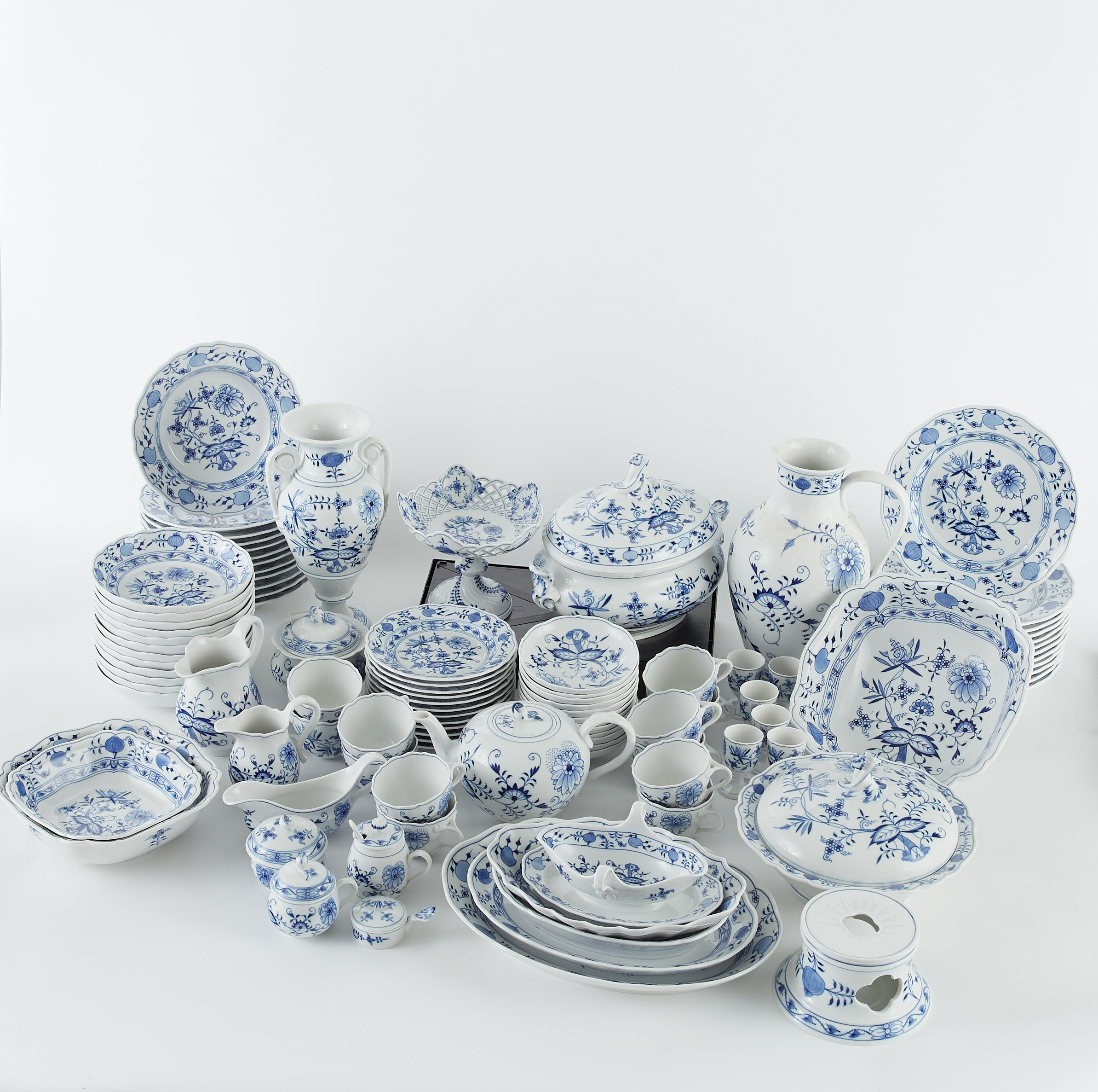 Lot 249: Meissen Blue Onion Porcelain Dinner Service