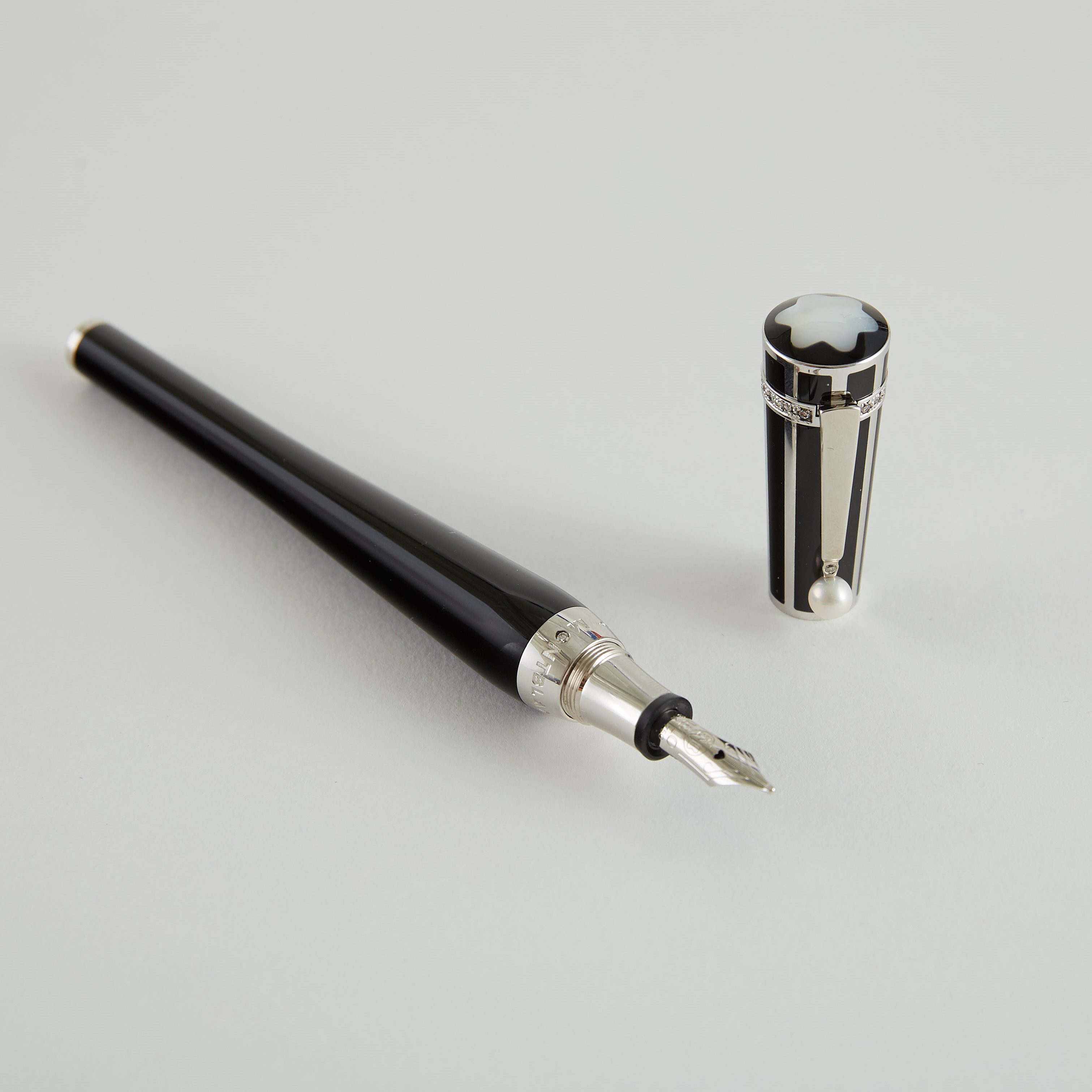 Lot 199: Montblanc Greta Garbo Fountain Pen Limited 1905 Commemoration Edition