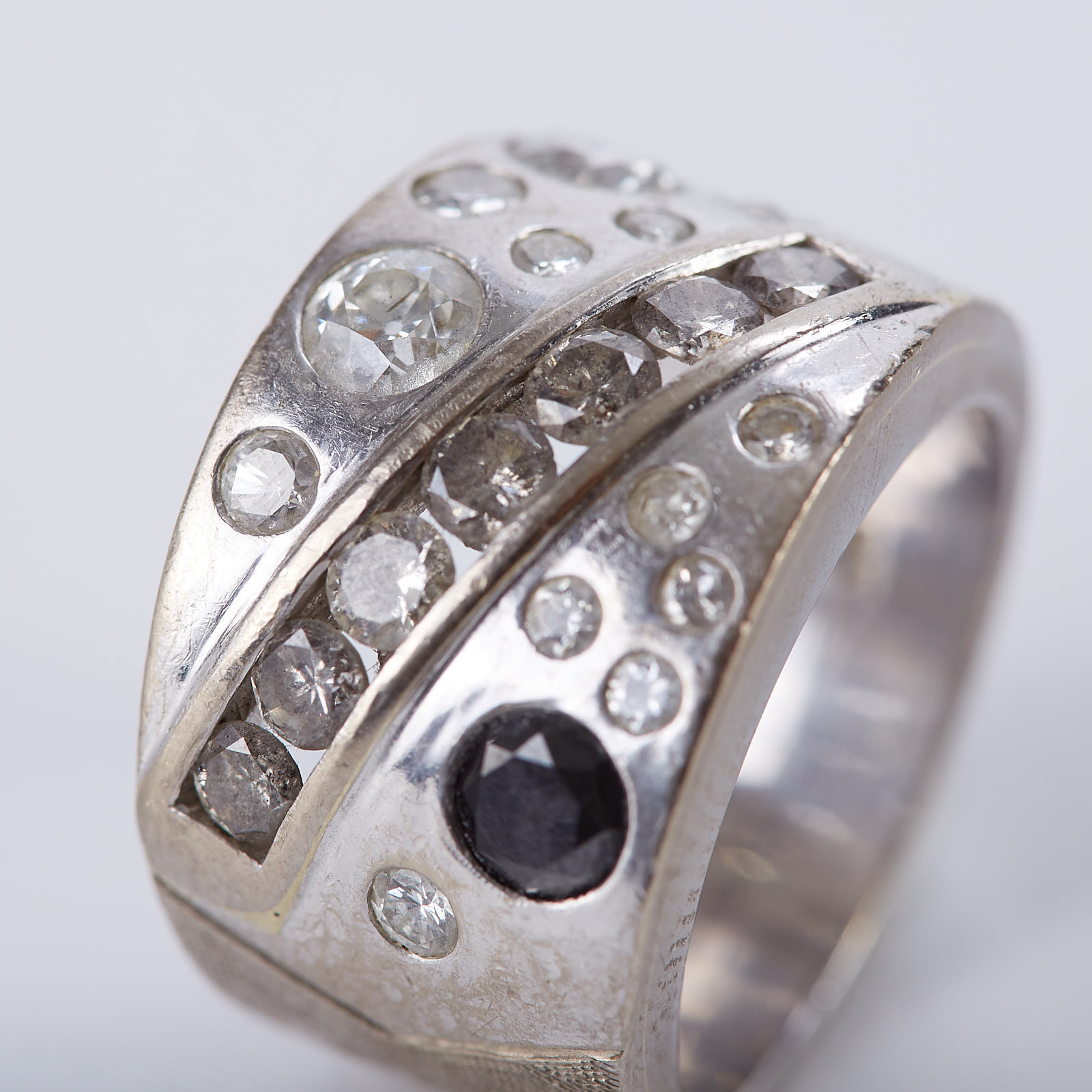 Lot 188: Men's Diamond and Gold Ring