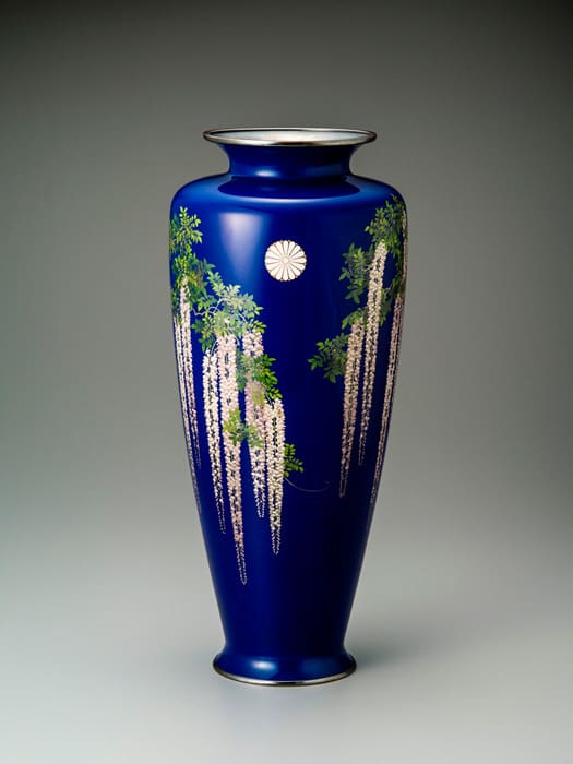 Large cloisonné Vase with Chrysanthemum Crest and Wisteria Blossom Motif, Namikawa cloisonné Museum of Kyoto