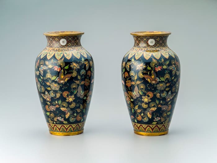 Pair of cloisonné Namikawa Yasuyuki vases with Butterfly and Chrysanthemum Arabesques, Sennyuji, Kyoto