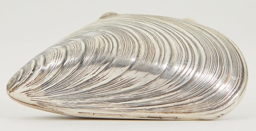 Buccellati sterling silver clamshell pill box. 
