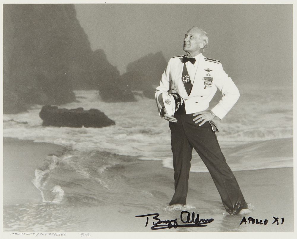 le_pho_banner 2 Buzz Aldrin Signed Photo Mark Sennet