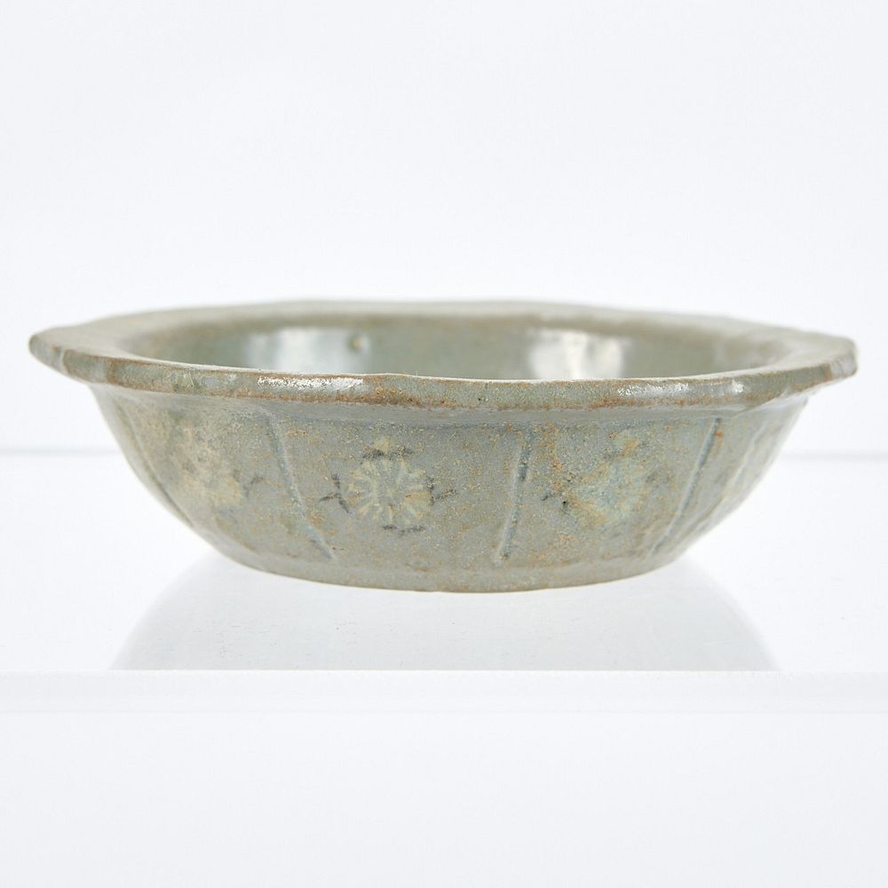 le_pho_banner 2 Korean Inlaid Celadon Bowl Joseon Dynasty