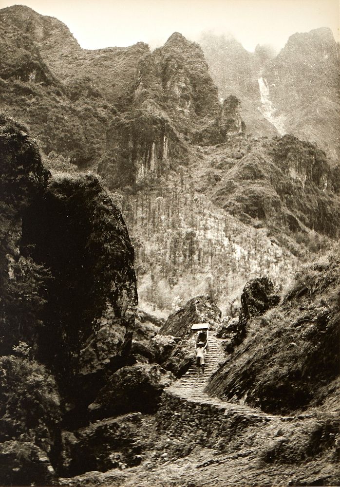 le_pho_banner 2 Chin San Long Photograph Mountain Staircase
