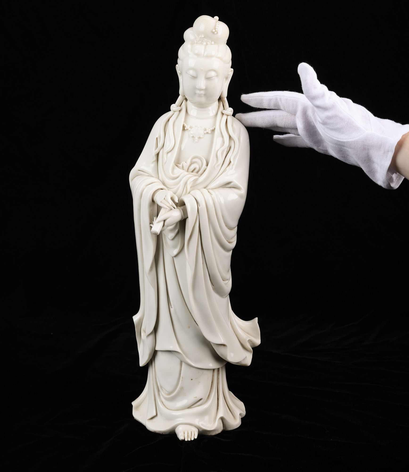 le_pho_banner 2 Chinese Blanc de Chine Porcelain Guanyin