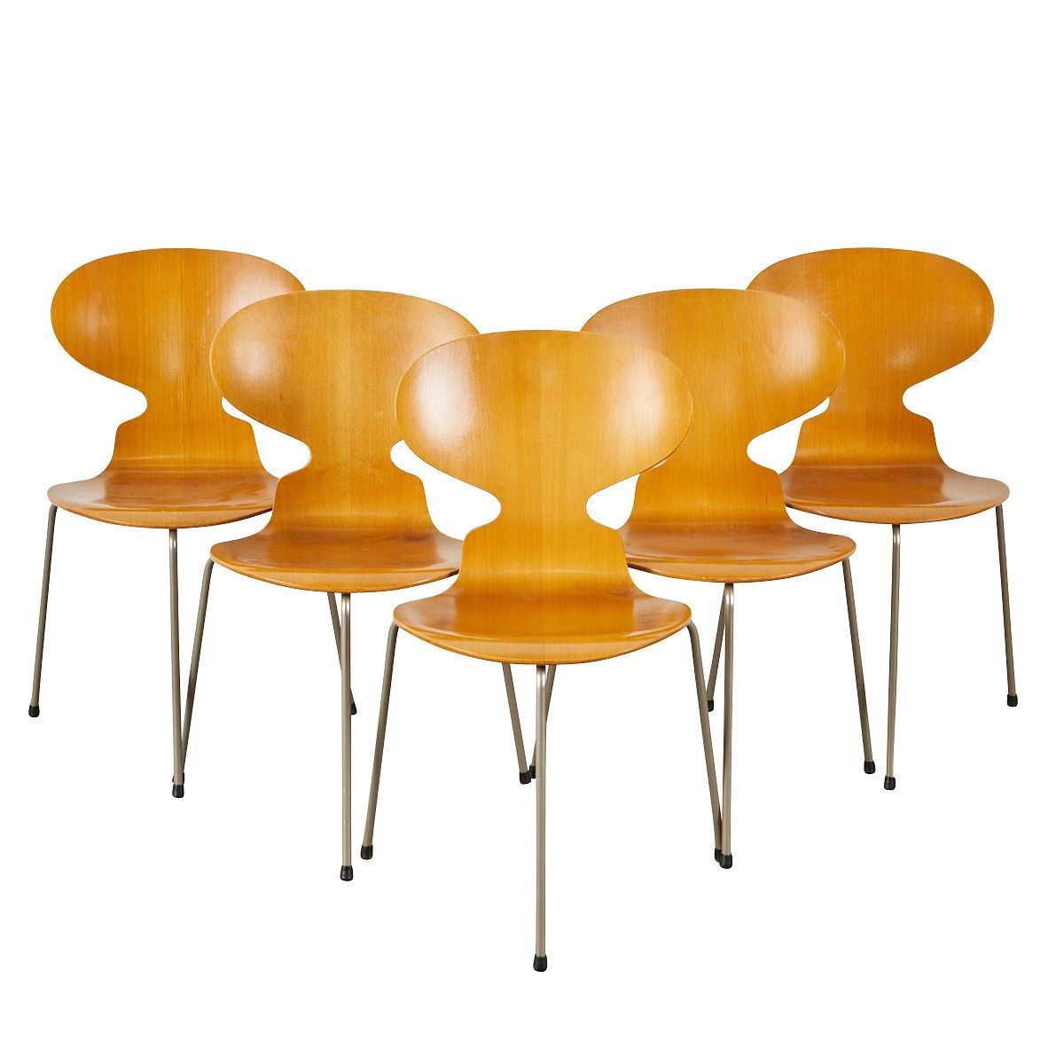 le_pho_banner 2 Five Arne Jacobsen Ant Chairs Model 3100