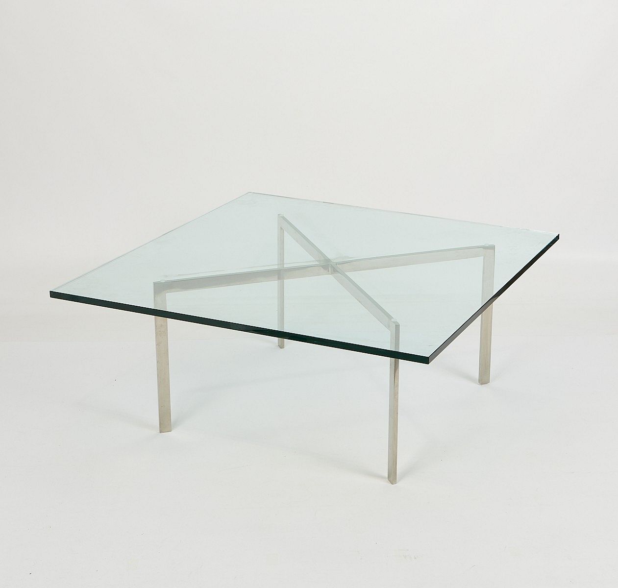 le_pho_banner 2 Mies van der Rohe Knoll Barcelona Table