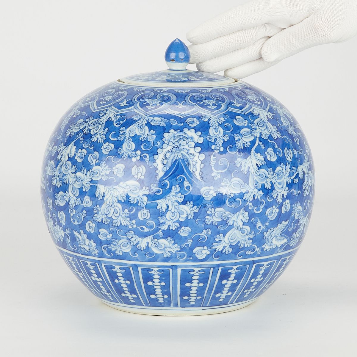le_pho_banner 2 18th c. Chinese Porcelain Ginger Jar