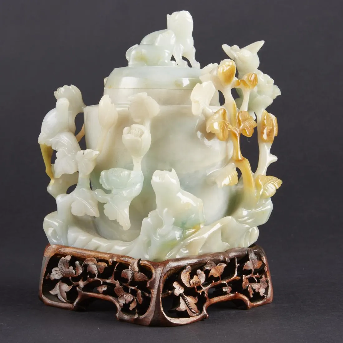 le_pho_banner 2 Carved Jade Covered Vase