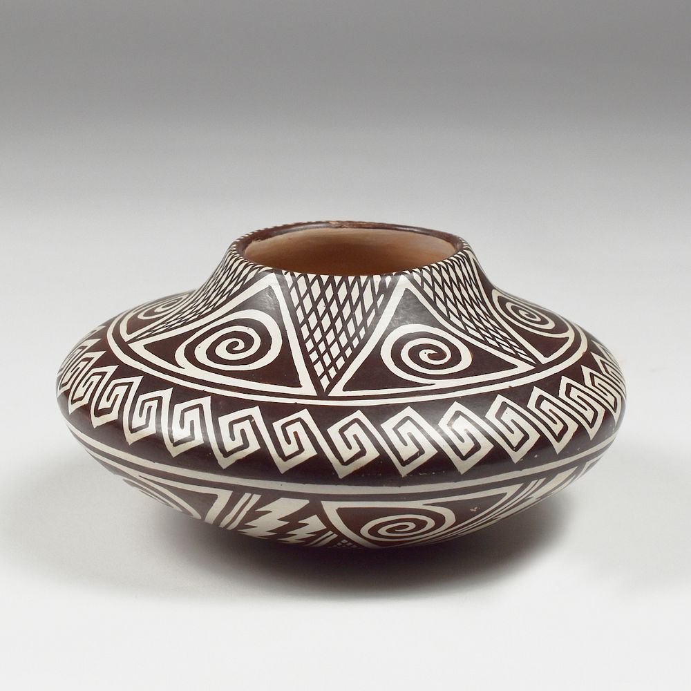 le_pho_banner 2 Helen Naha Featherwoman Hopi Pottery Jar