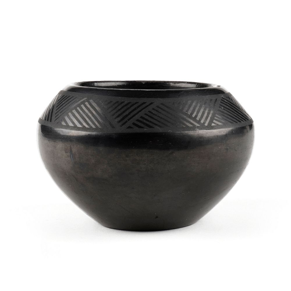le_pho_banner 2 Desideria San Ildefonso Blackware Vase - Maria Martinez Sister