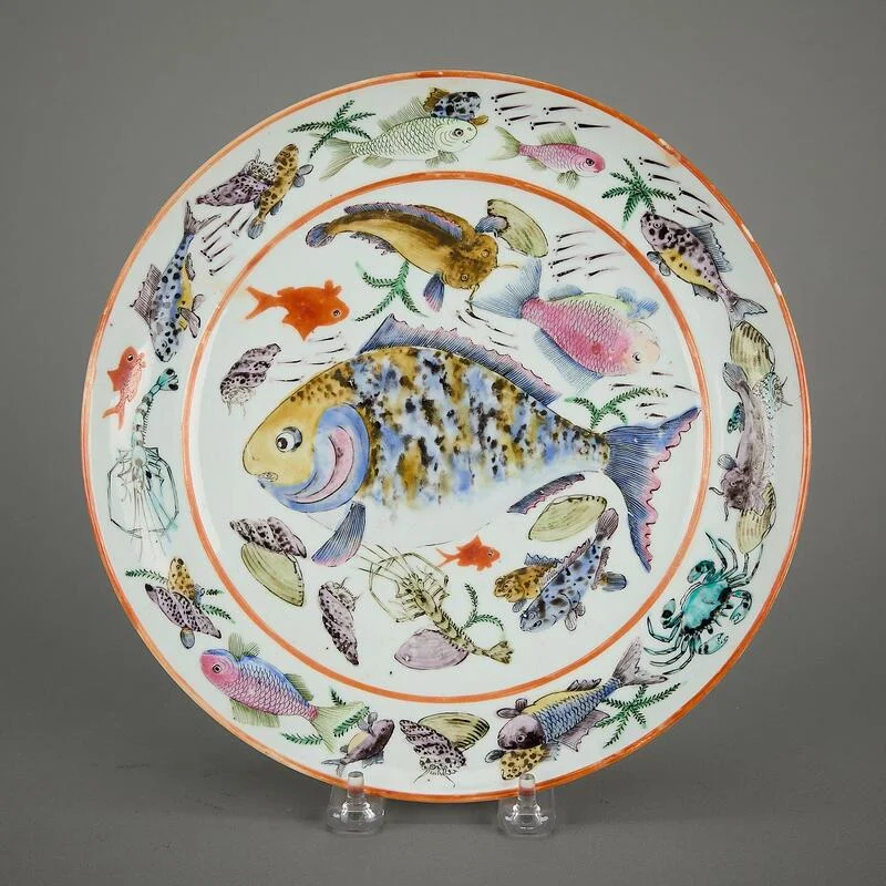 canton-rose-grant-fish-plate Chinese export Canton Rose Grant porcelain plate detailed with a large central fish and marine borders.